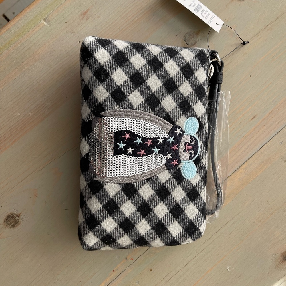 Cute winter wristlet
